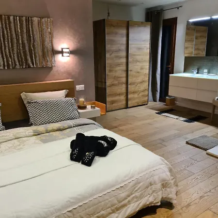 ベッド・アンド・ブレックファスト A Sulana D'hotes 4*